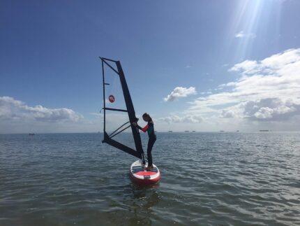 Pure4Fun WindSUP Touring 320 - aufblasbares Stand Up Paddle Board mit Windsurf-Rigg (3 qm Segel)